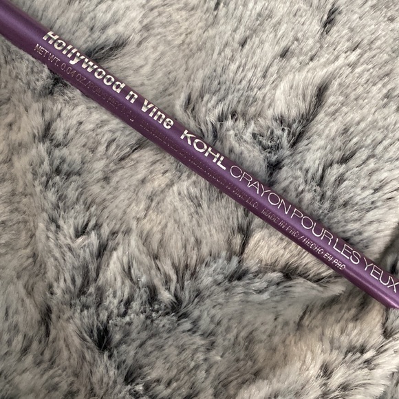 VELVETY TOUCH SMOOTH KOHL EYELINER - Picture 4 of 4